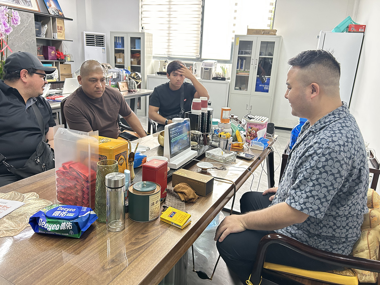 智启拉美|墨西哥客户实地考察,深度认可我司AI智能屏与双面翻译设备